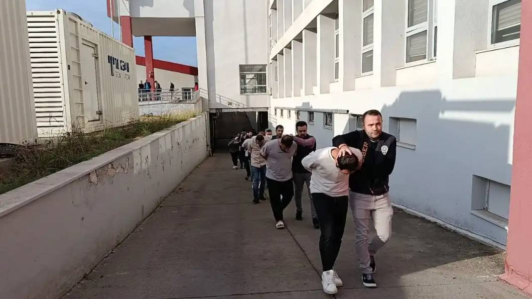 Adana’da ‘Sazan Sarmalı’ Çetesi Çökertildi! 4